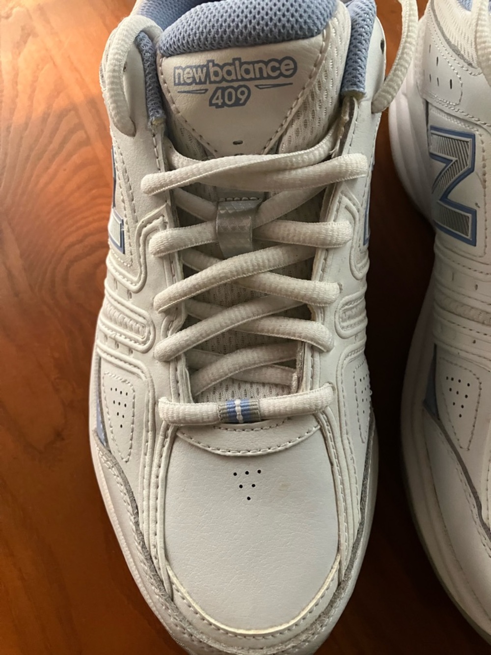 Women’s New Balance 409 White with Light Blue Trim Cross Trainers Size 9.5 - Picture 3 of 7